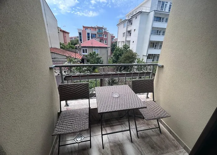 и студиа алекса And Alexa Созопол