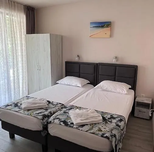 и студиа алекса And Alexa *