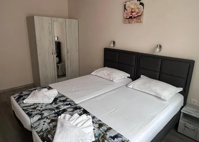 и студиа алекса And Alexa Созопол