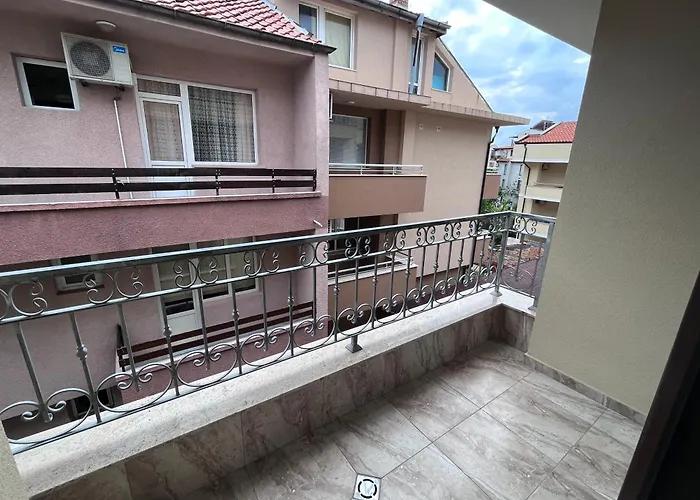 Апартамент и студиа алекса And Alexa *